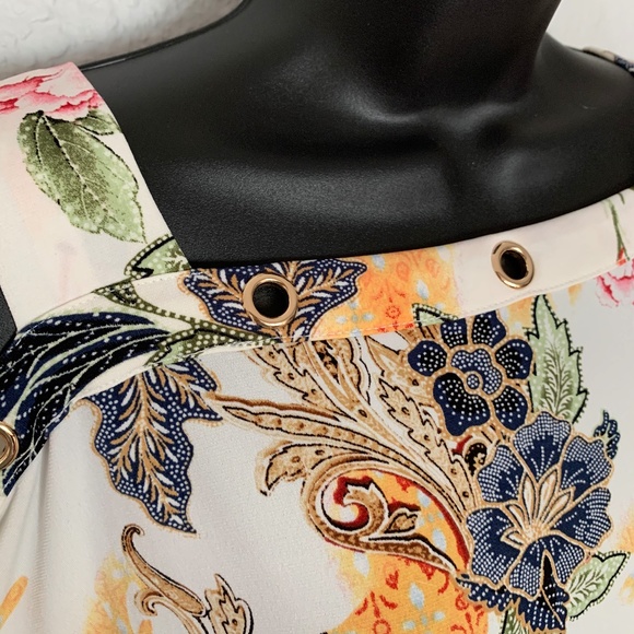 🌼Thalia Sodi women’s sexy top w/cut out sleeves NWOT - Picture 2 of 6